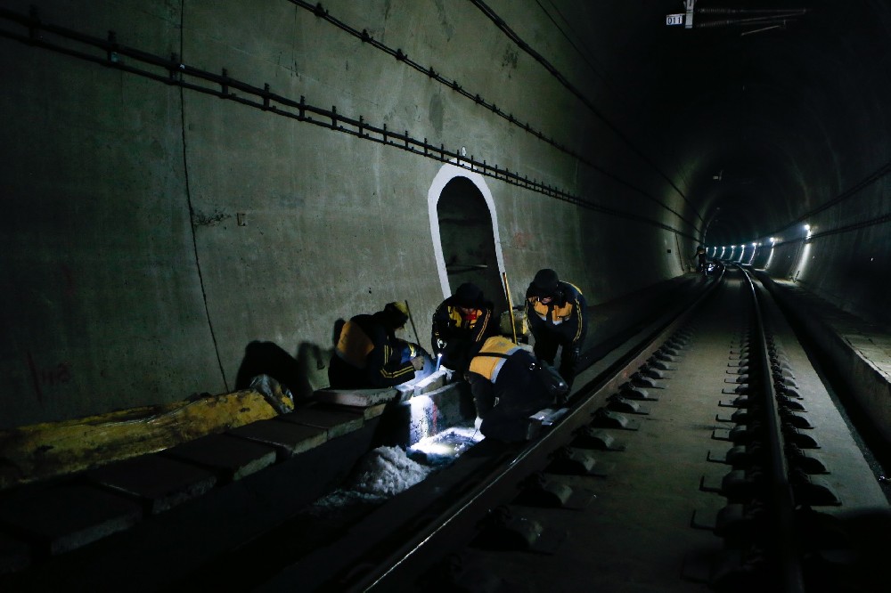 池州铁路运营隧道病害现状